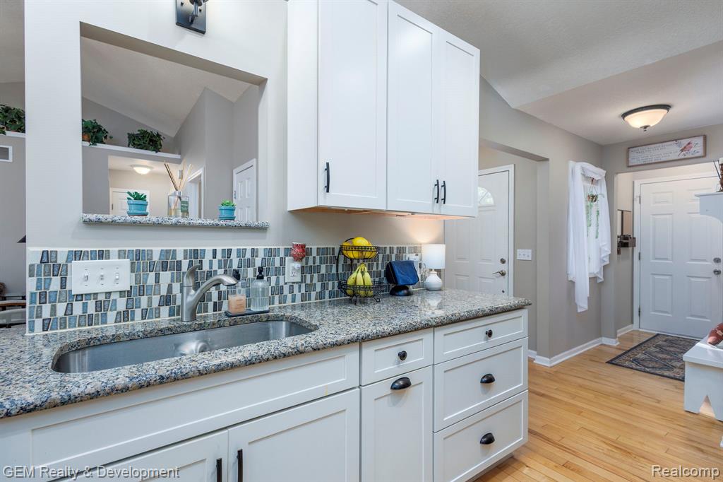 925 Sarah Road, Pinckney, MI 48169 — Photo 13