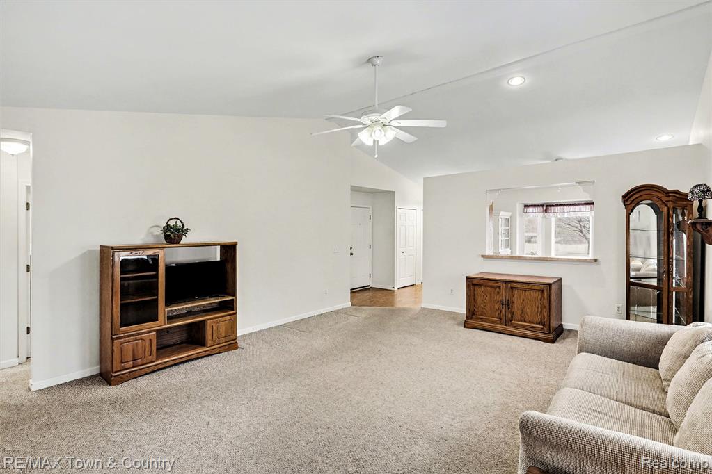 6462 Royal Club Drive, Flushing, MI 48433 — Photo 5