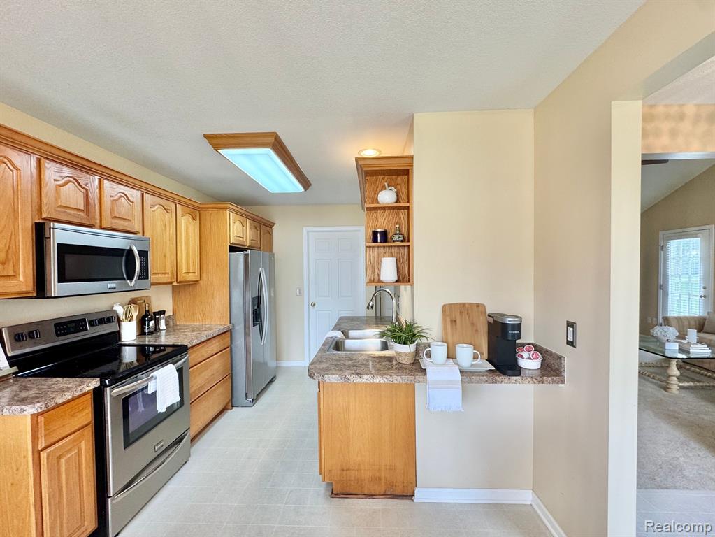 6349 Kings Court, Flushing, MI 48433 — Photo 9