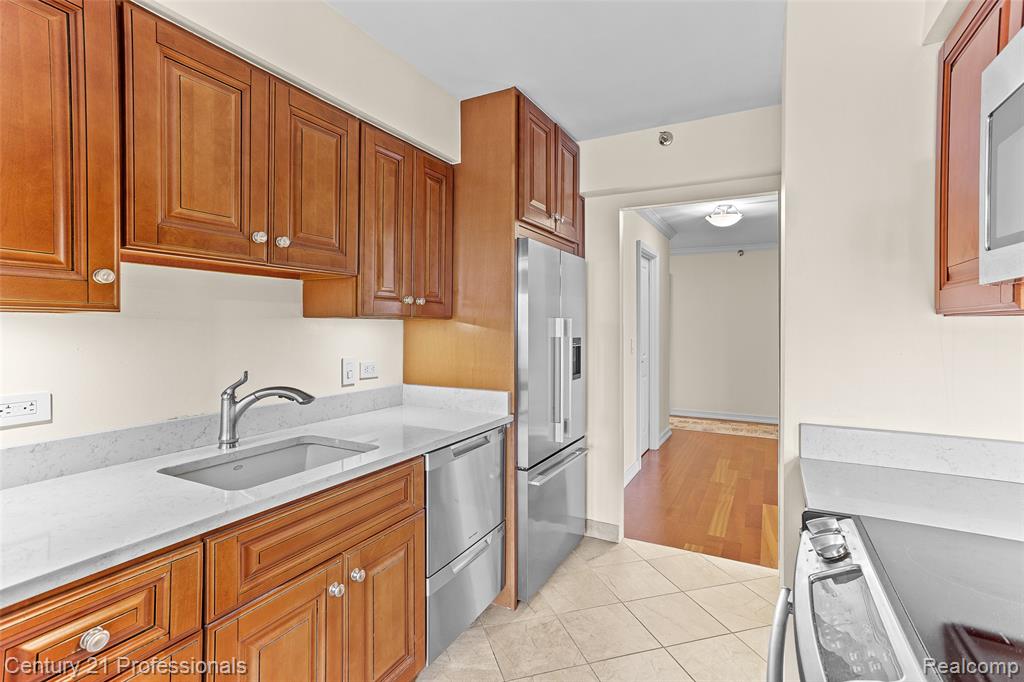 5000 Town Center, 1704, Southfield, MI 48075 — Photo 21