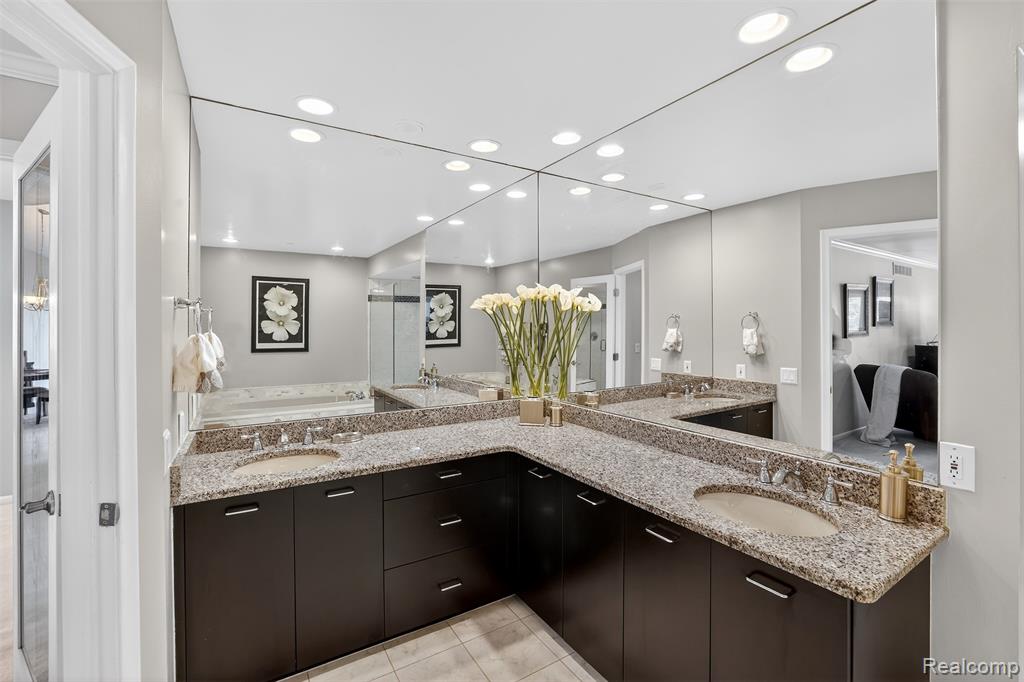 7328 Simsbury Drive, West Bloomfield, MI — Photo 23