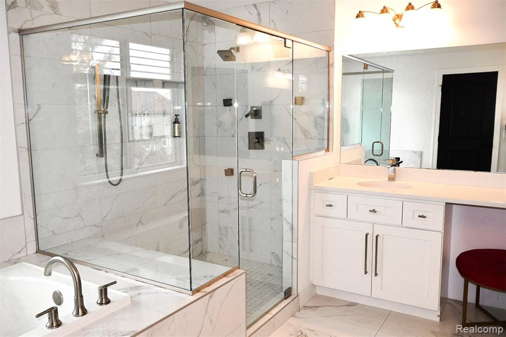 47221 Hidden Meadows Drive, Macomb, MI 48044 — Photo 22