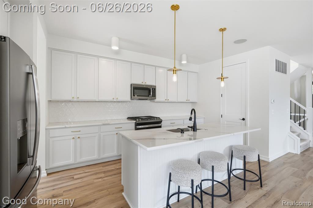 8431 Kenberton Drive, Oak Park, MI 48237 — Photo 4