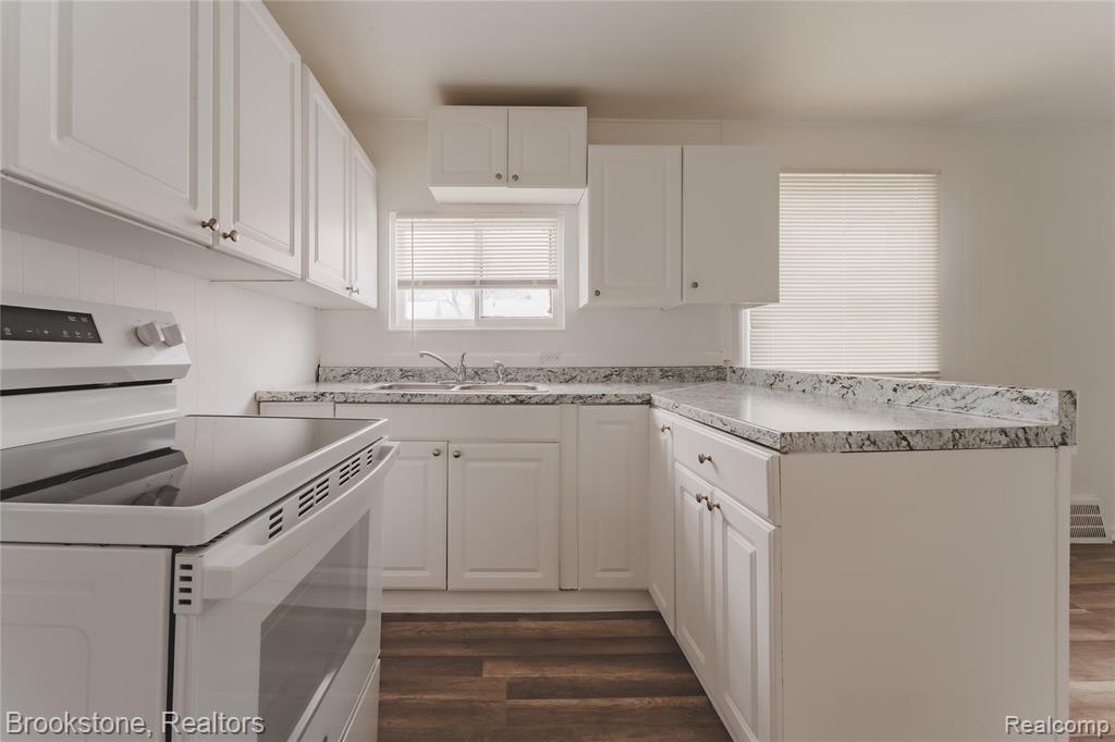 671 E Mansfield Avenue, Pontiac, MI 48340 — Photo 8