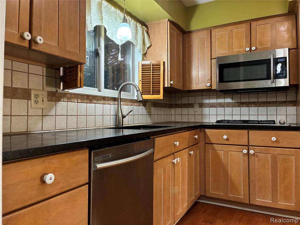 3883 OLD CREEK Road, 18, Troy, MI 48084 — Photo 12