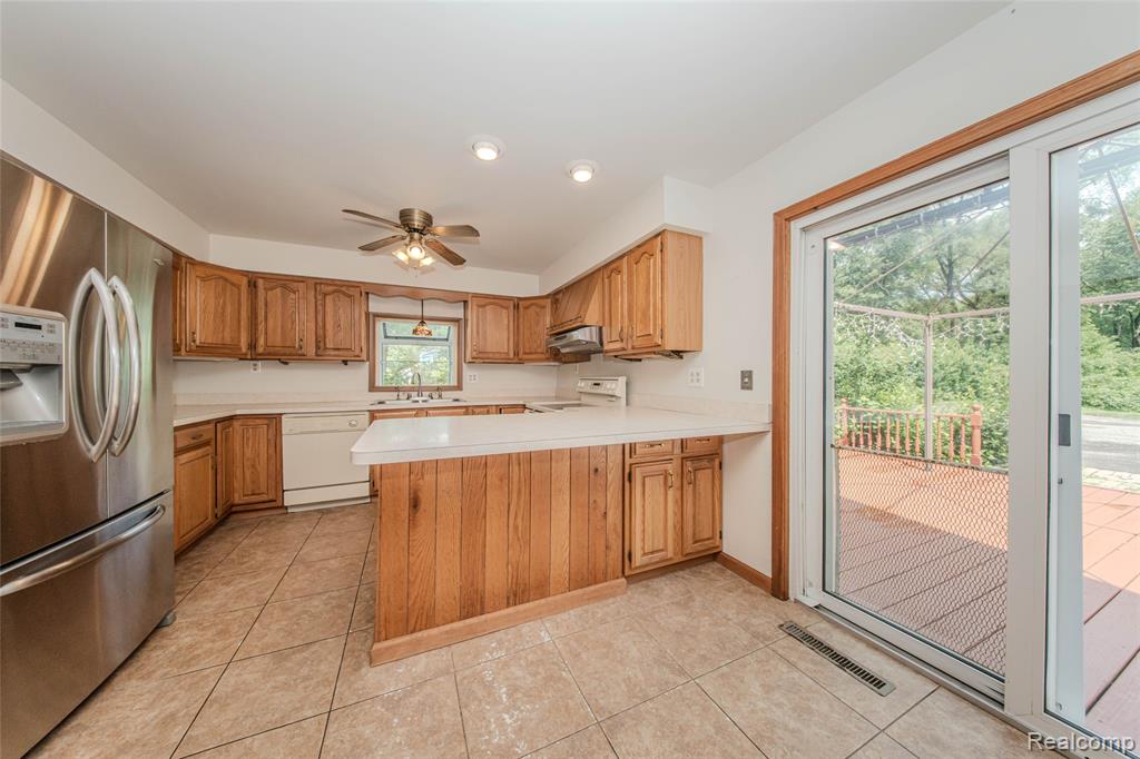 9042 Gale Road, White Lake, MI — Photo 34