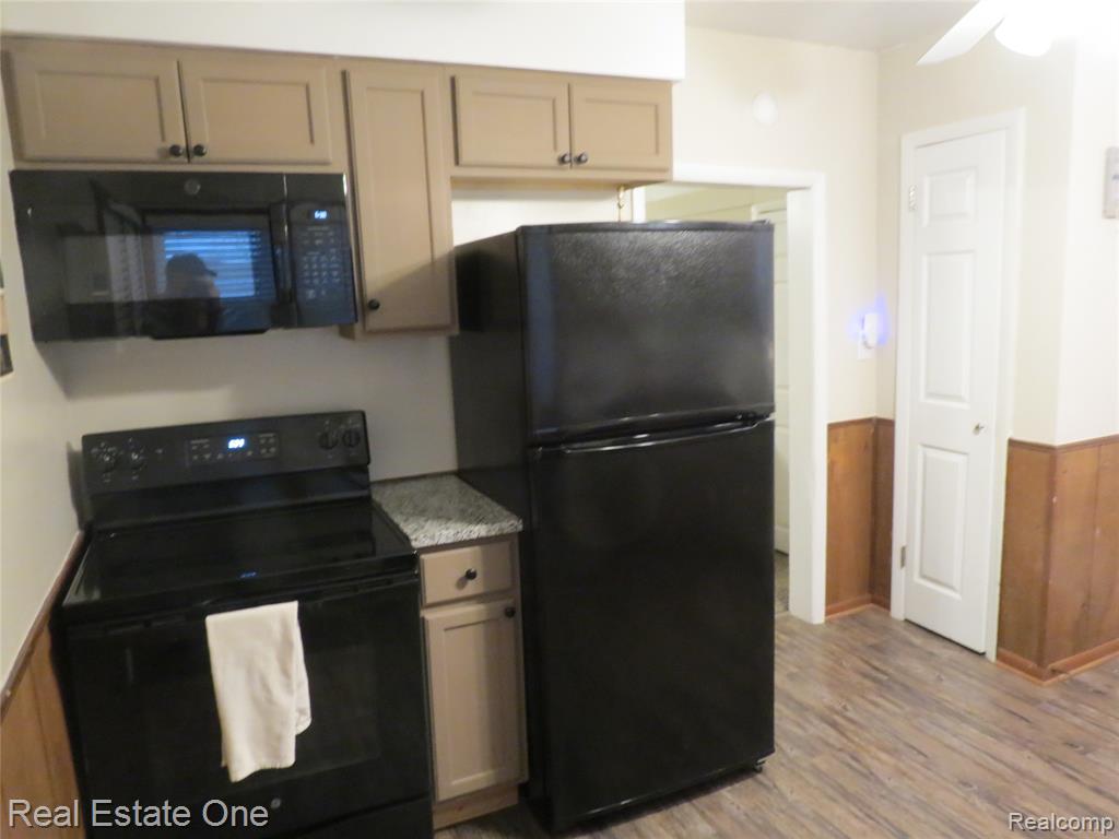 1648 Lombardy, Highland, MI 48356 — Photo 10