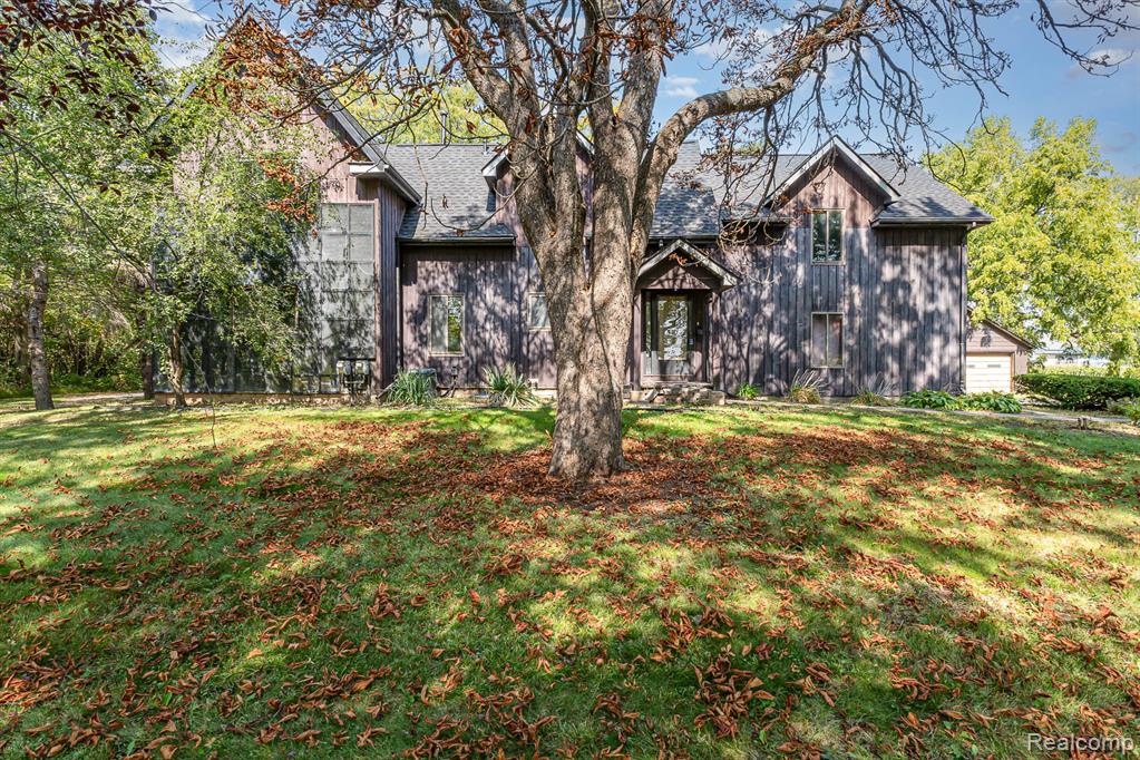 5430 Tittabawassee Road, Saginaw, MI 48604 — front exterior
