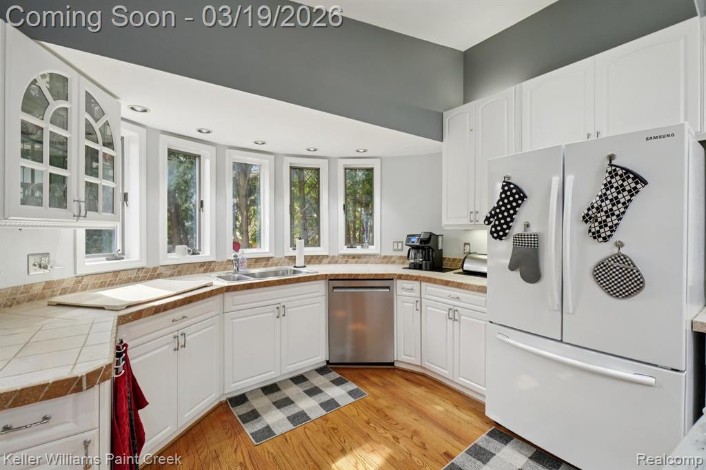 6530 Fredmoor Drive, Troy, MI 48098 — Photo 11