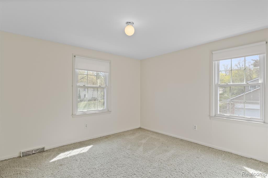 815 GREAT OAKS Drive, Bloomfield Hills, MI 48304 — Photo 22