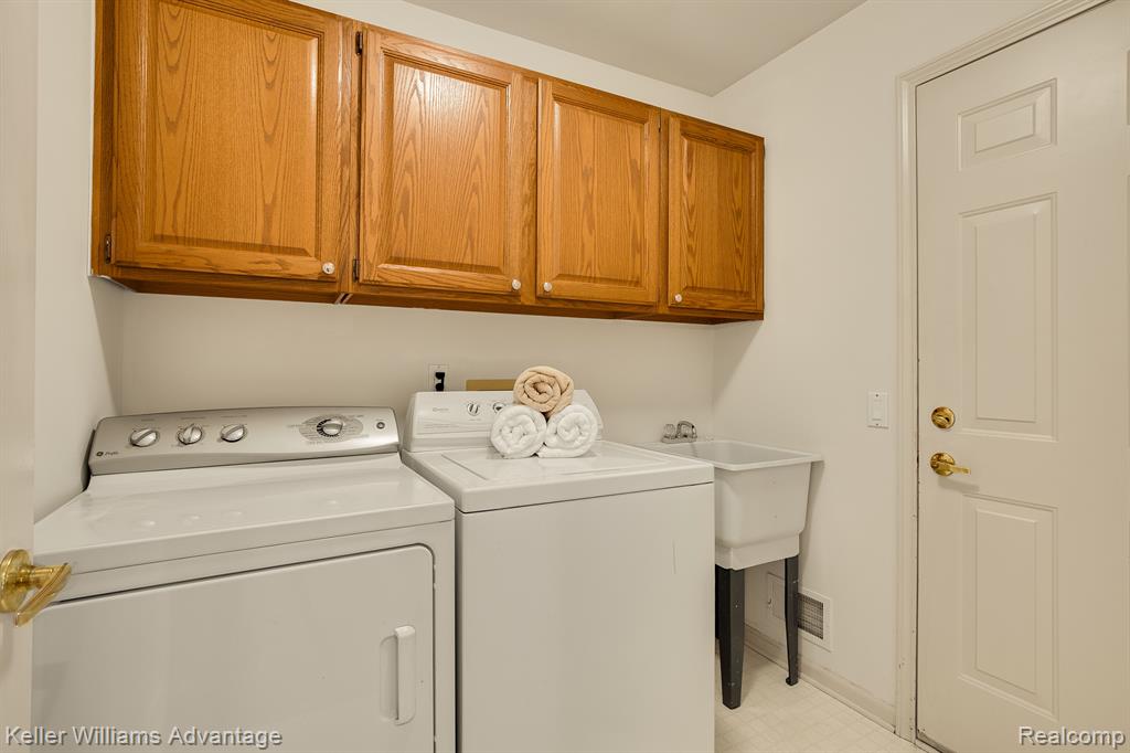 39542 VILLAGE RUN Drive, Northville, MI 48168 — Photo 14