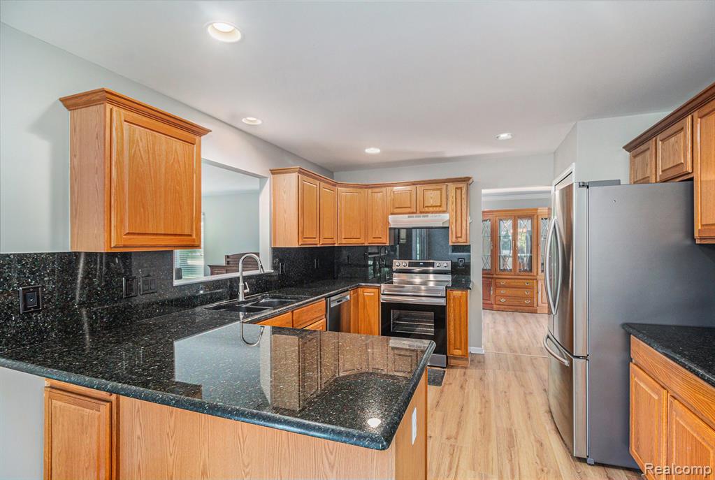 5270 Dillon Drive, White Lake, MI 48383 — Photo 19