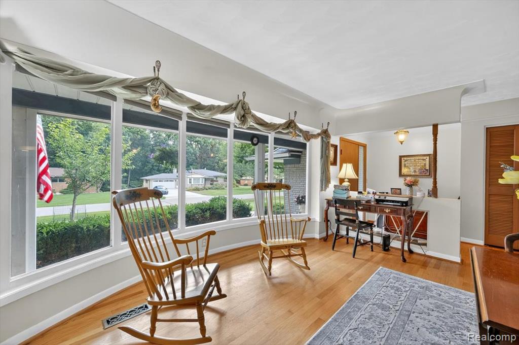 724 Lynndale Drive, Rochester Hills, MI 48309 — Photo 5