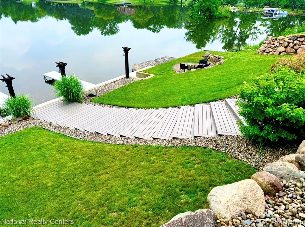 7050 Lake Shannon Court, Fenton, MI 48430 — Photo 63