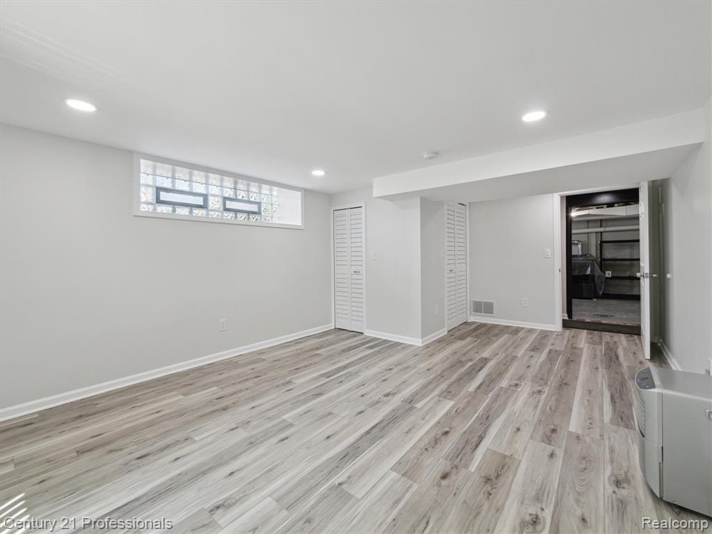 21120 Halsted Road, Farmington Hills, MI 48167 — Photo 37