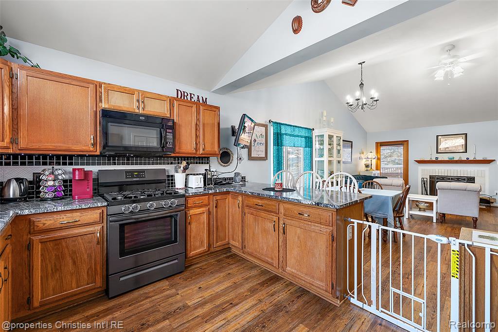742 Feather Court, South Lyon, MI 48178 — Photo 8