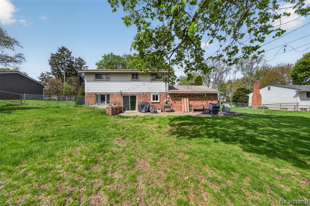 2260 Shankin Drive, Walled Lake, MI 48390 — Photo 23