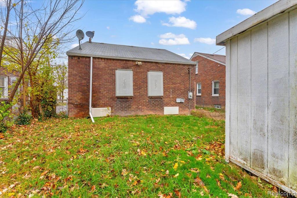 5585 CADIEUX Road, Detroit, MI 48224 — Photo 23