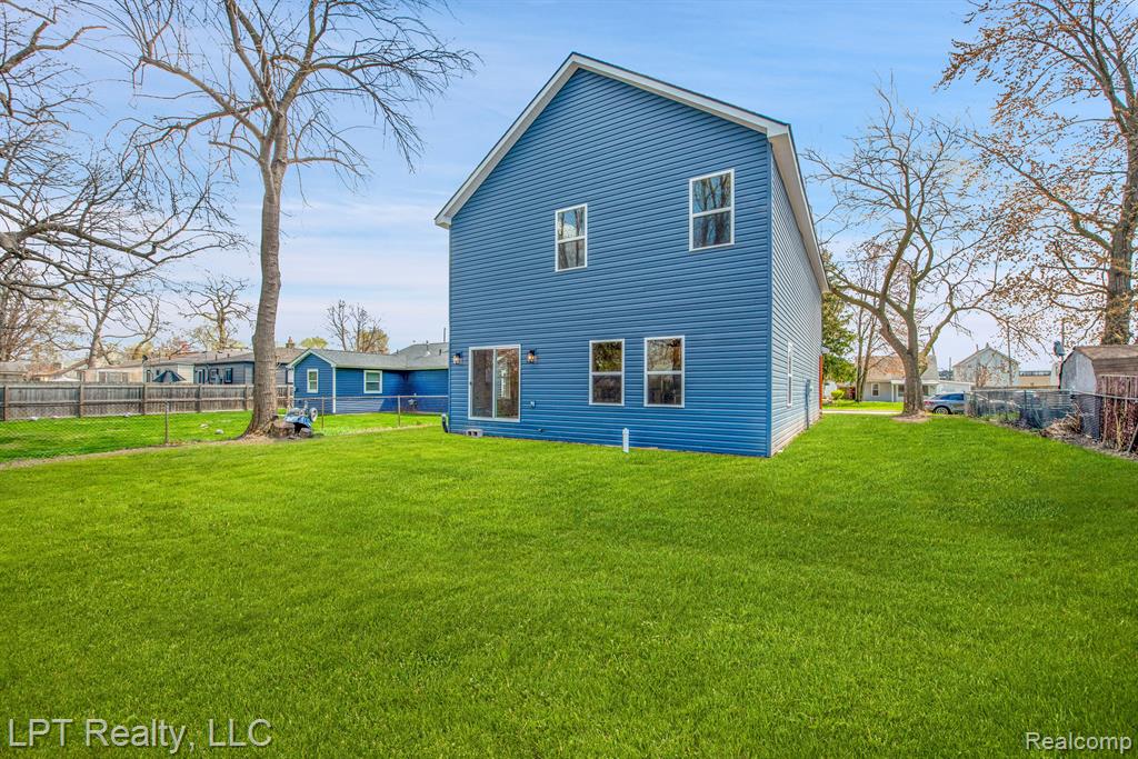 931 E PEARL Avenue N, Hazel Park, MI 48030 — Photo 20
