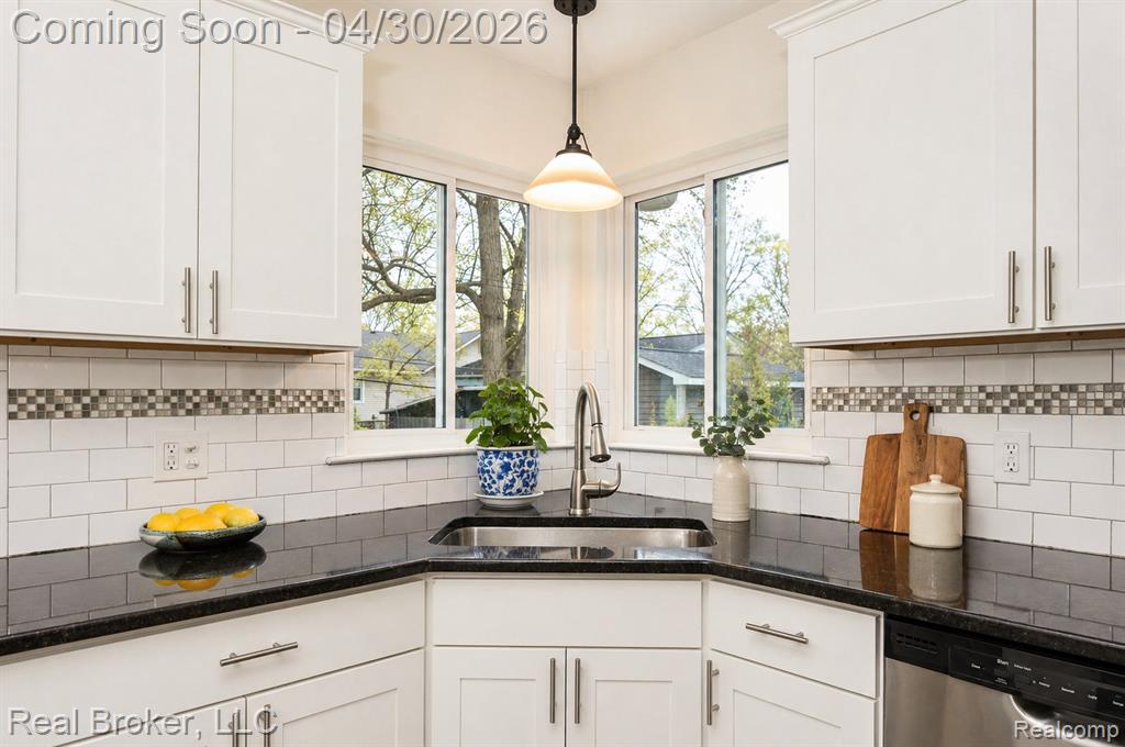 8410 Northfield Boulevard, Oak Park, MI 48237 — Photo 10