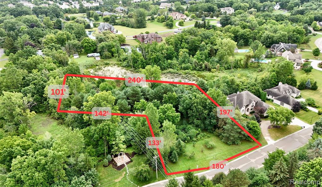8285 Grovemont Court, Grand Blanc, MI 48439 — Photo 2