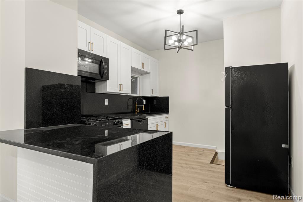 4266 Seminole Street, Detroit, MI 48214 — Photo 9