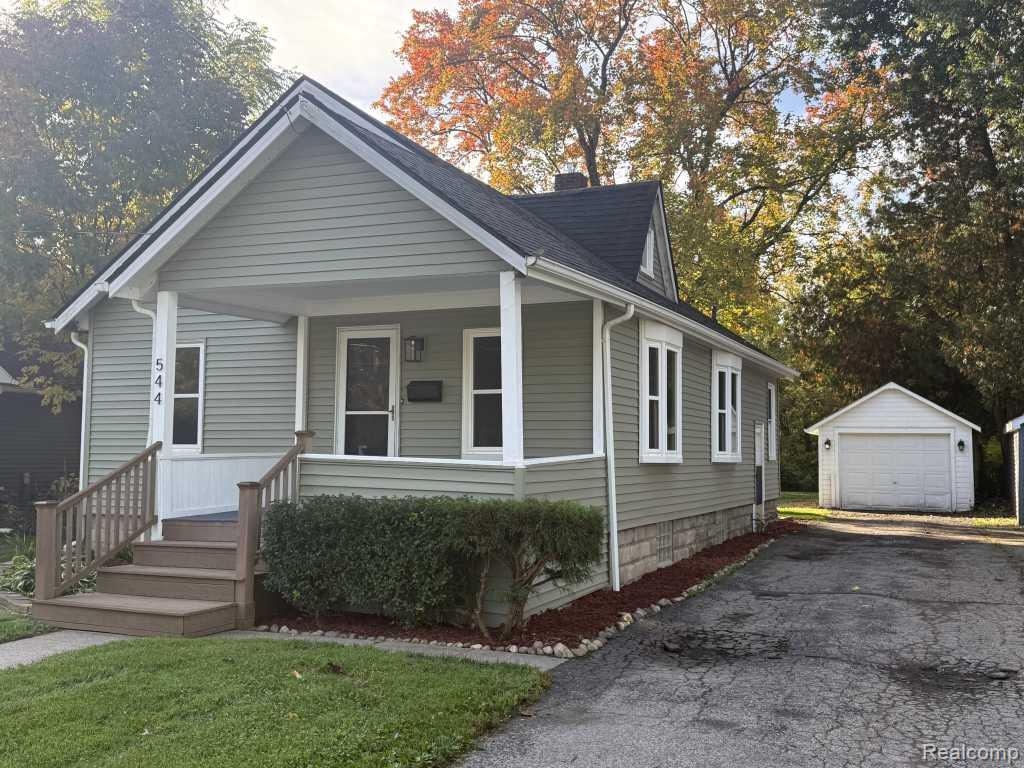 544 Atwater Street, Lake Orion, MI 48362