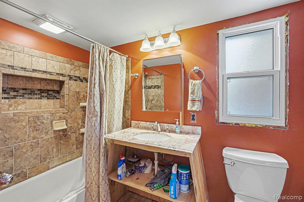 835 E Square Lake Road, Troy, MI 48085 — Photo 22