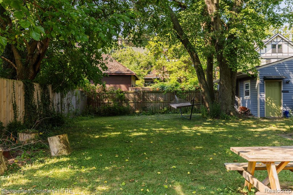 1225 Fischer Street, Detroit, MI 48214 — Photo 13