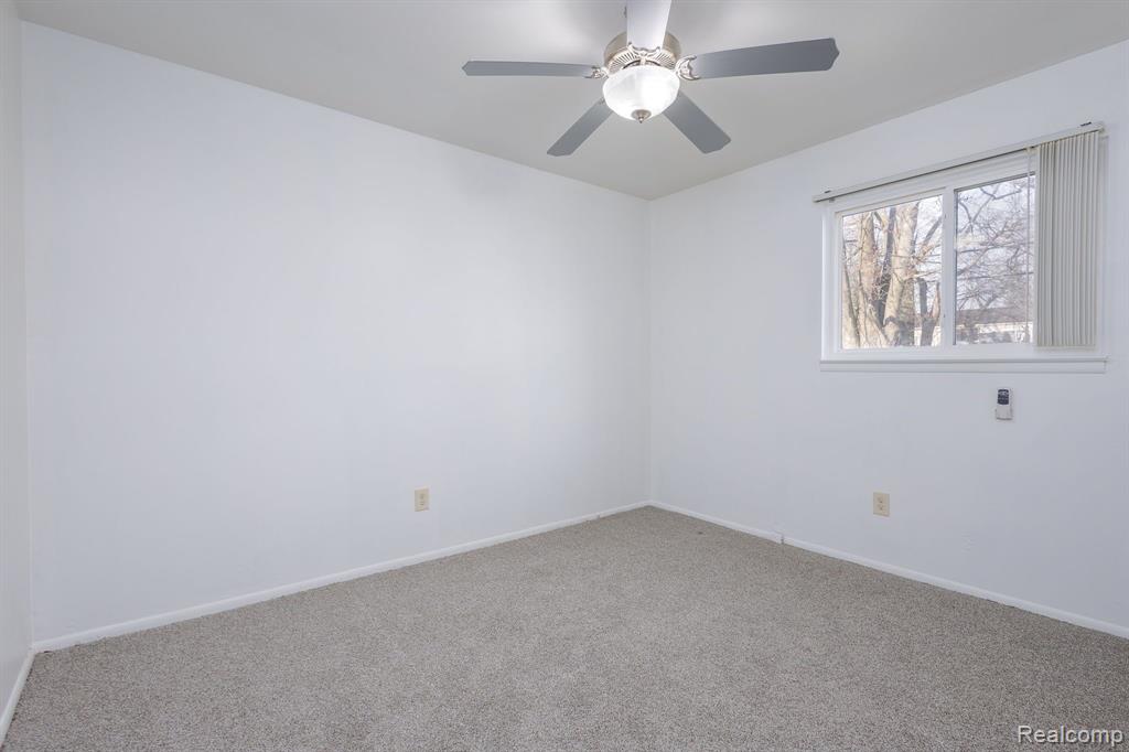 877 KETTERING Avenue, Pontiac, MI 48340 — Photo 18