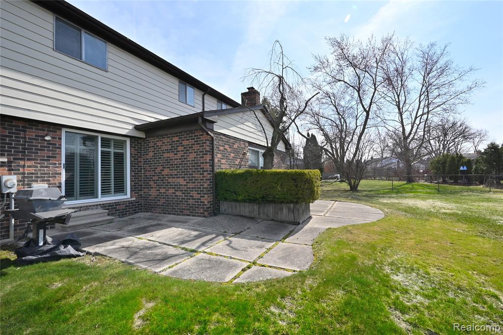 6132 Ledgeway Drive, West Bloomfield, MI — Photo 31
