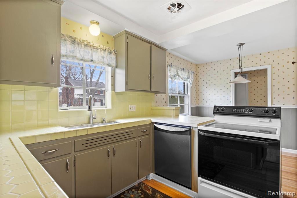 500 BRENTWOOD DRIVE Drive, Dearborn, MI 48124 — Photo 14