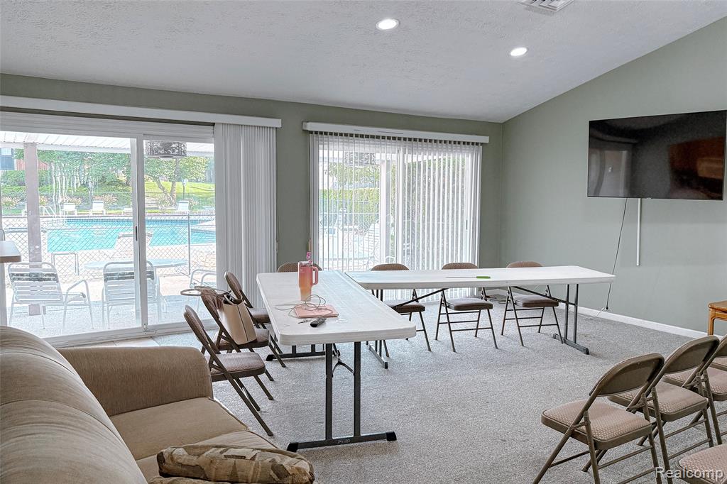 23404 N Rockledge, Novi, MI — Photo 32