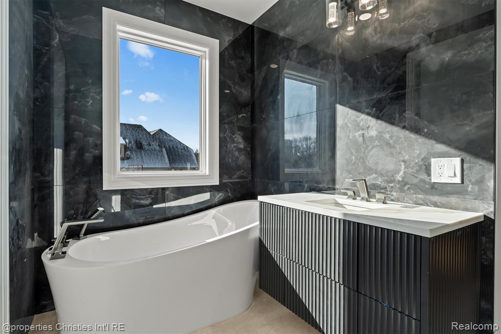 3080 Chickering Court, Bloomfield Hills, MI 48302 — Photo 35