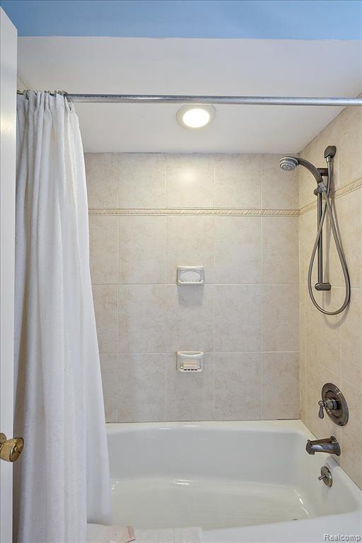 762 KENSINGTON Lane, Bloomfield Hills, MI 48304 — Photo 35