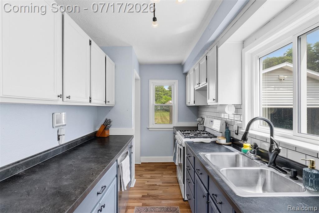 2496 Stockbridge Street, Burton, MI 48509 — Photo 12
