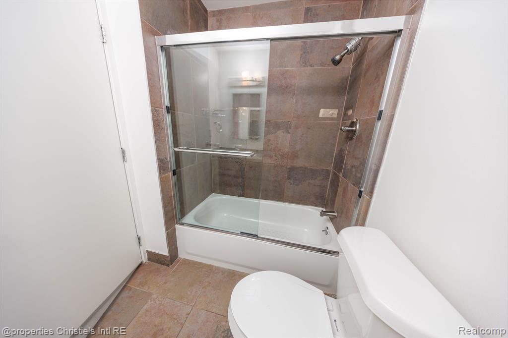 6533 E JEFFERSON Avenue, 327, Detroit, MI 48207 — Photo 8