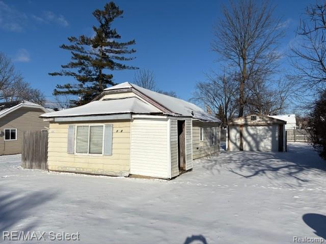 1034 W Bergin Avenue, Flint, MI 48507 — front exterior