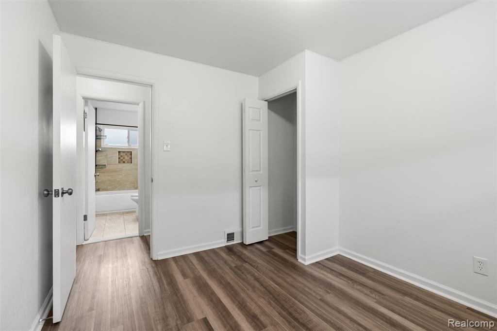8938 Hugh Street, Livonia, MI 48150 — Photo 10