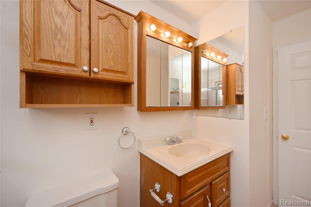 27807 Delton Street, Madison Heights, MI 48071 — Photo 15