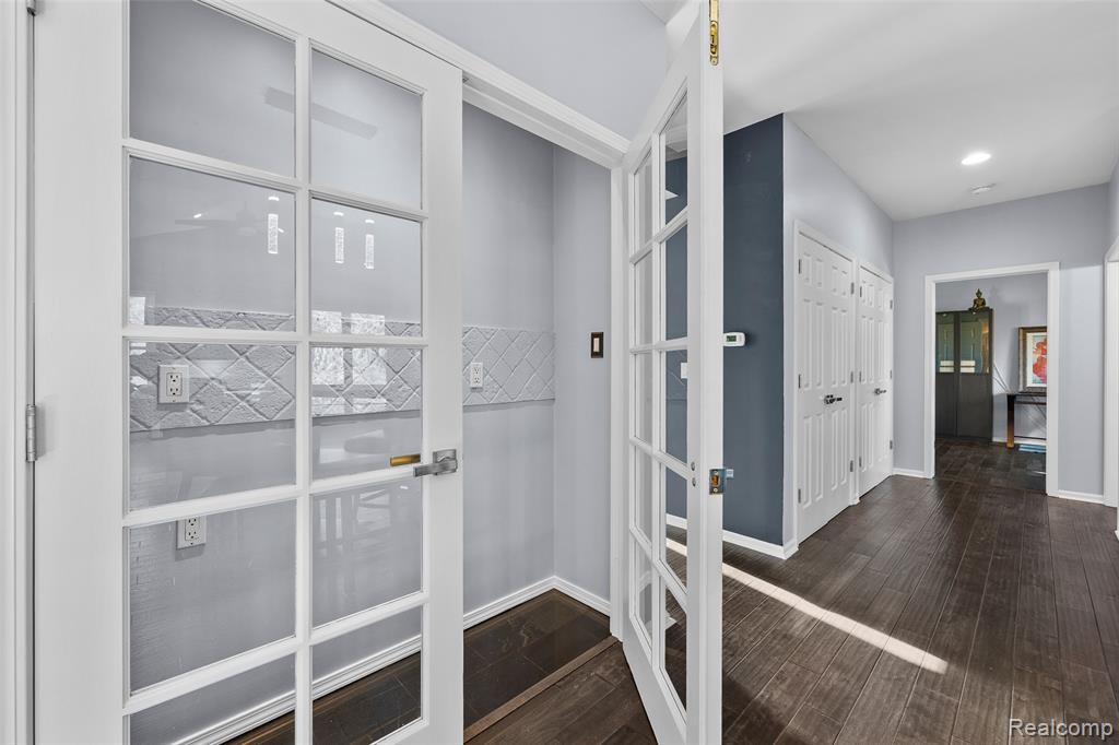 4476 Woodcliff Court, Rochester, MI 48306 — Photo 16