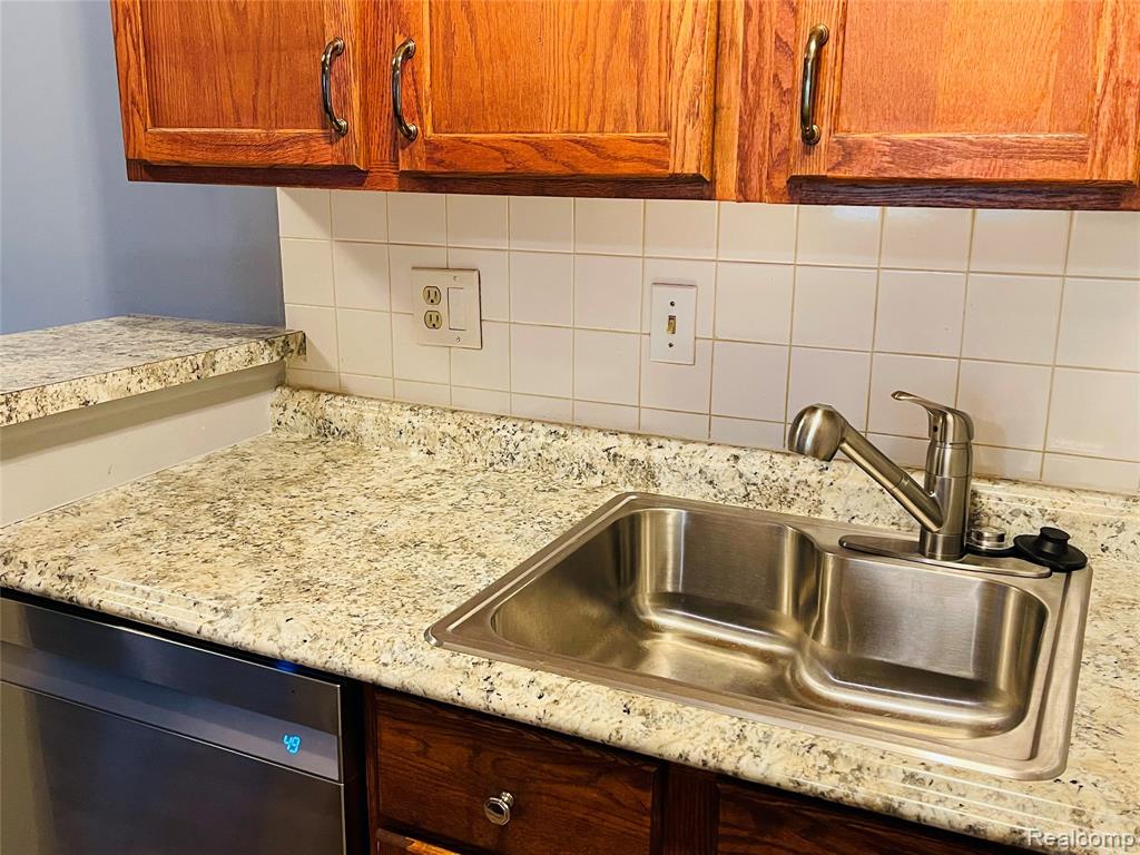 6131 Western Drive, 45, Saginaw, MI 48638 — Photo 13