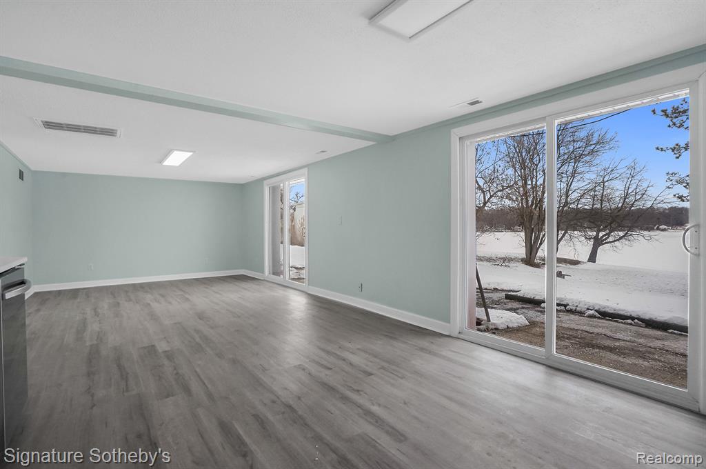 8041 GRAND RIVER Road, Brighton, MI 48114 — Photo 9