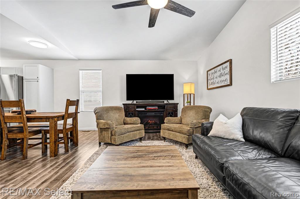 10311 Walnut Shores Drive, Fenton, MI 48430 — Photo 17