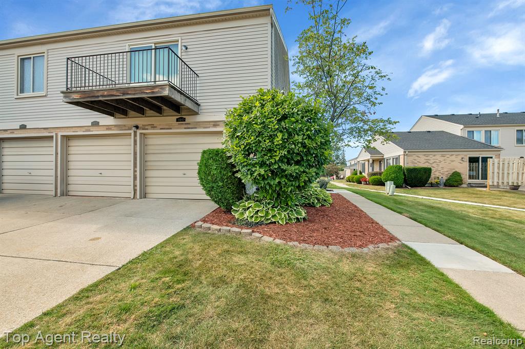 44643 CONNECTICUT Court, Clinton Twp, MI 48038 — Photo 19
