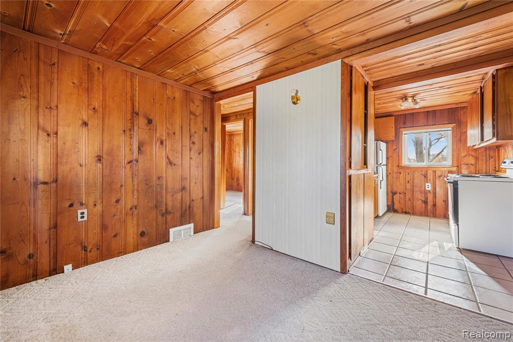 18676 Vreeland Road, Woodhaven, MI 48183 — Photo 26