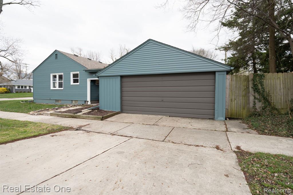 4727 OLIVIA AVENUE, Royal Oak, MI 48073 — Photo 32