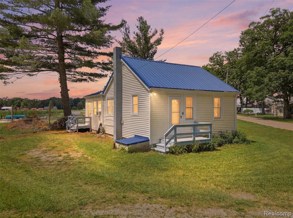 9793 Maple Street, Chippewa Lake, MI 49320