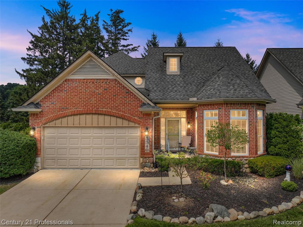 5540 River Park Drive, Waterford, MI 48327 — front exterior