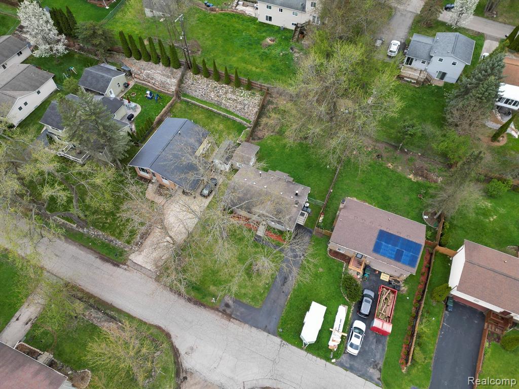 806 HARRY PAUL Drive, Lake Orion, MI 48362 — Photo 35